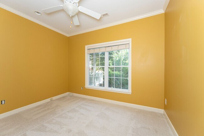 Building Photo - 130 Alpine Ct