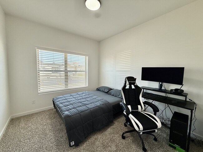 Building Photo - 15052 Destination Ave