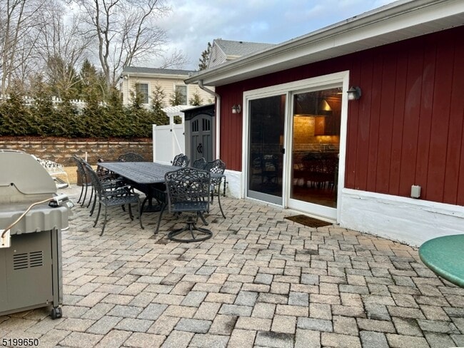 Building Photo - 132 Lakeshore Dr