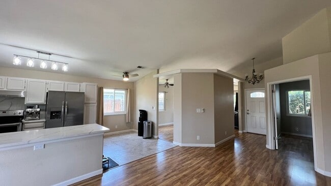Building Photo - 2170 Cerra Vista Dr