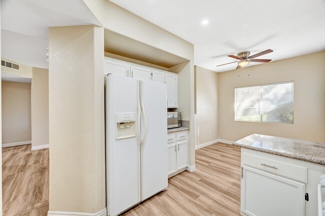 Building Photo - 1050 E Cactus Ave