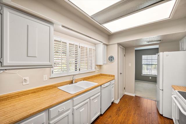 Building Photo - 6 Brook Creek Ct