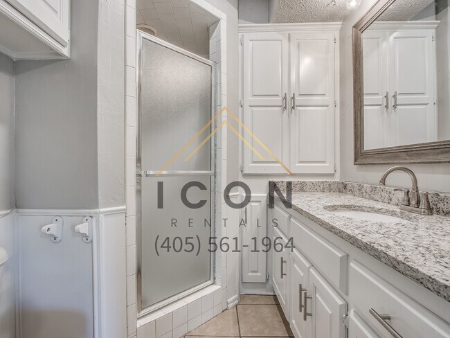 Building Photo - 515 N Robin Way