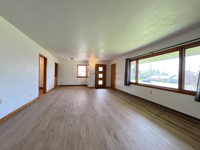 Building Photo - 3170 Asbury Rd