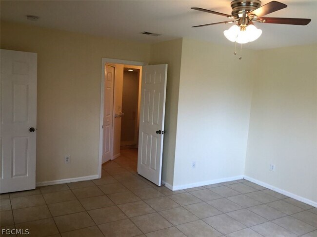 Building Photo - 1421 SE 10th Terrace