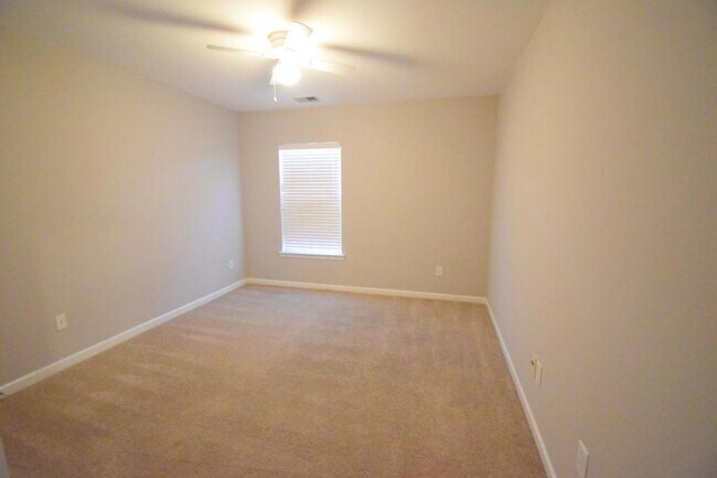 Building Photo - 6827 Braddock Ln