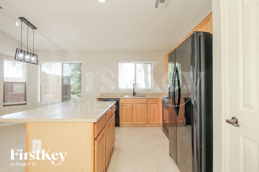 Building Photo - 12393 W Hopi St