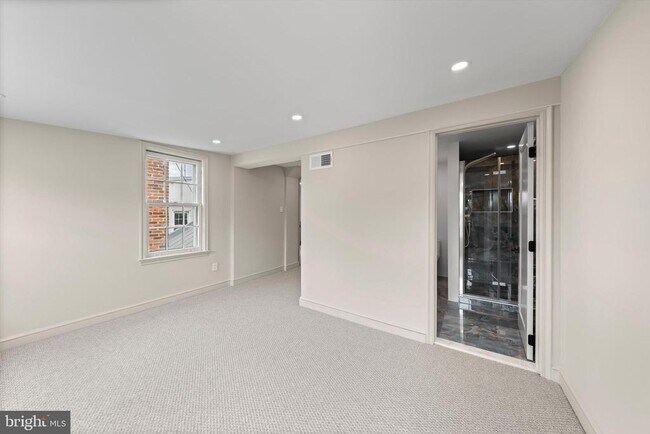 Building Photo - 1525 35th St NW