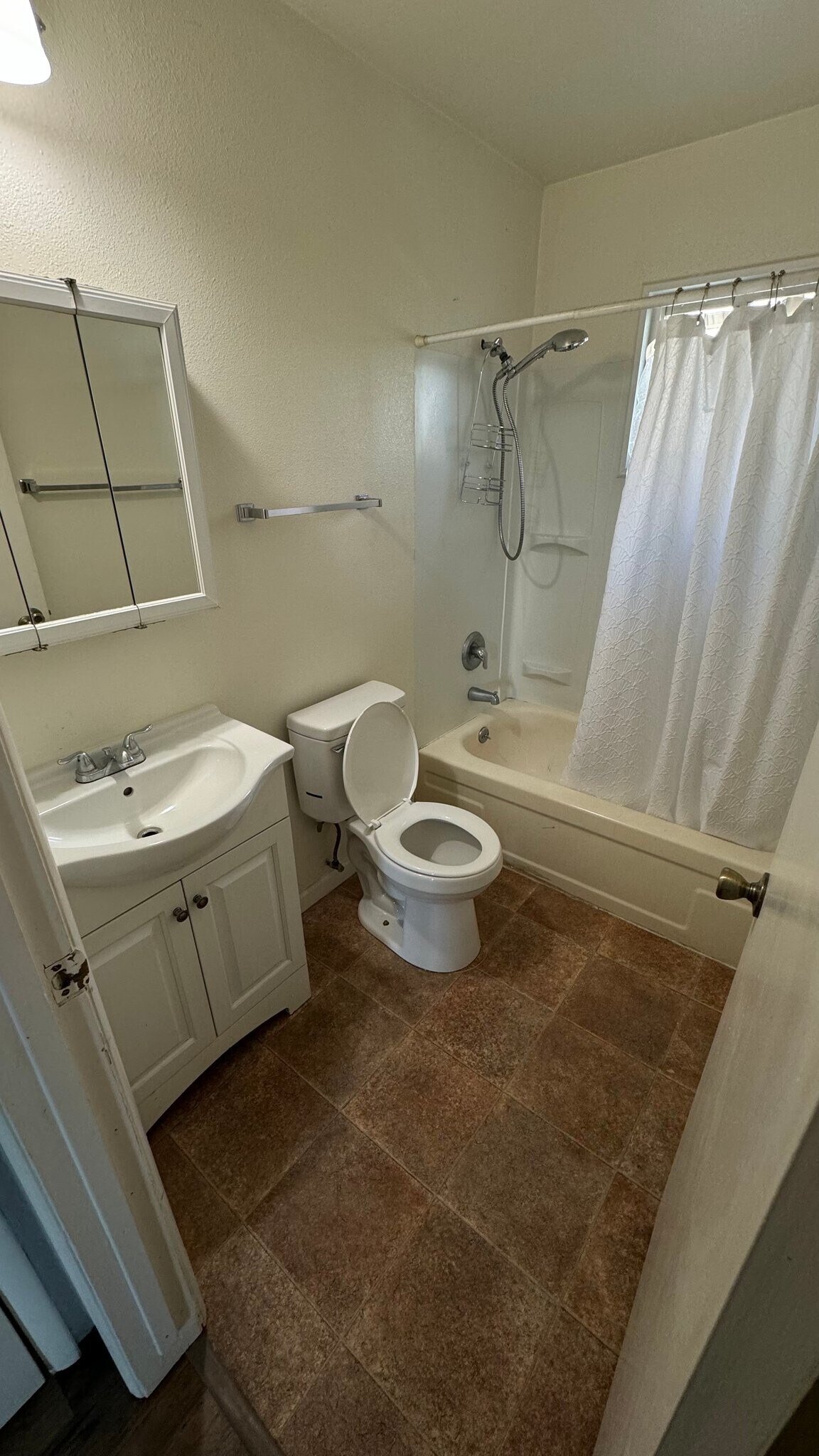 Building Photo - 635 10th Ave