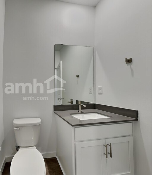 Building Photo - 5012 Washington St SE