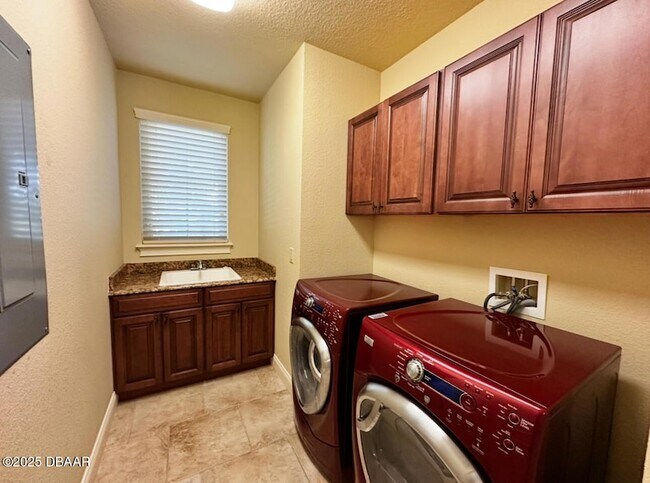 Building Photo - 5090 Riverside Dr