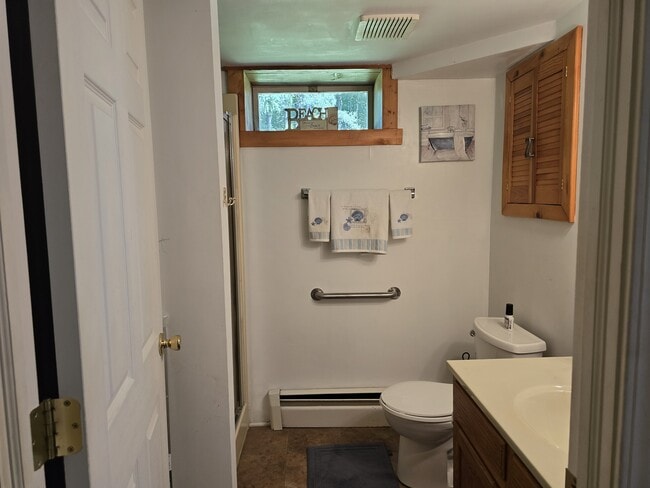 Bathroom with full shower & linen closet - 4946 Saint Pauls Church Rd