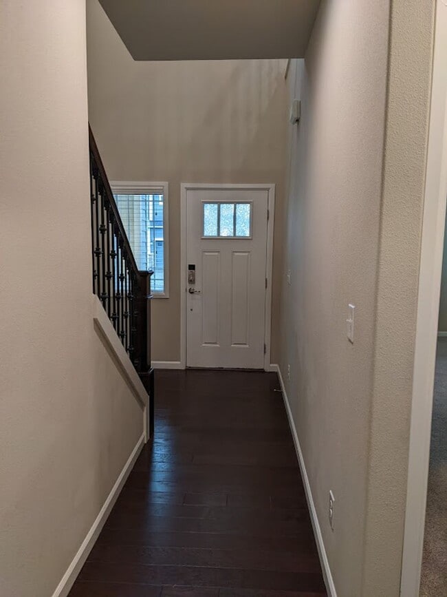 Building Photo - Northshore, Bothell, Millcreek 4 bedroom Home Special offer!