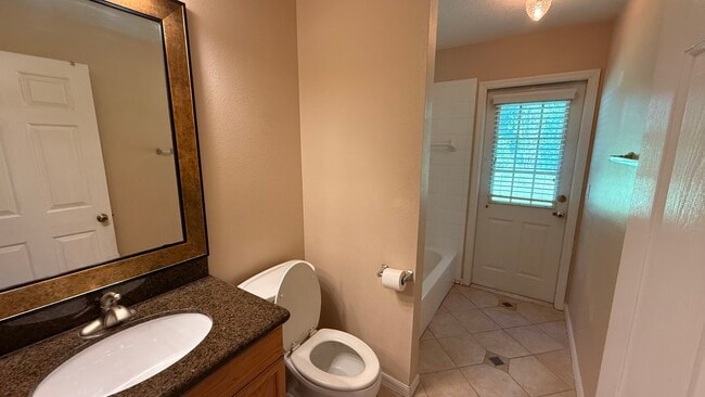 Building Photo - 10 Zebrawood Ct