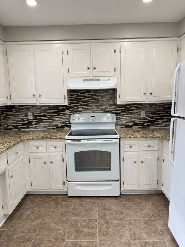 Building Photo - Sango! Partial Brick home with 3 bedrooms,...