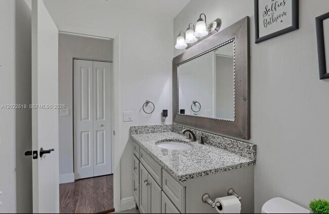 Building Photo - 876 Gardenia Dr