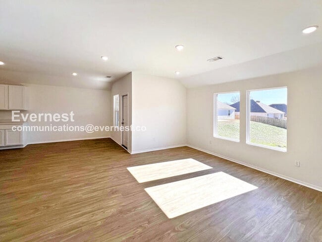 Building Photo - 4-Bed/ 2-Bath Home/Pet Friendly/ Voucher Accepted/Available Now!