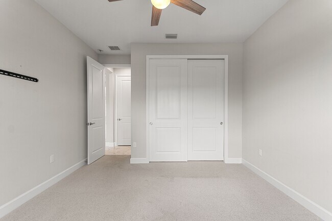 Building Photo - 1125 Victoria Hills Dr S