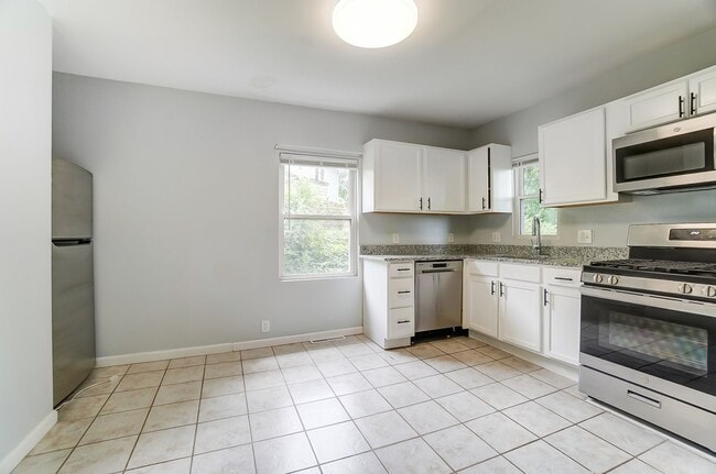 Building Photo - 2 Bedroom, 1 Bath