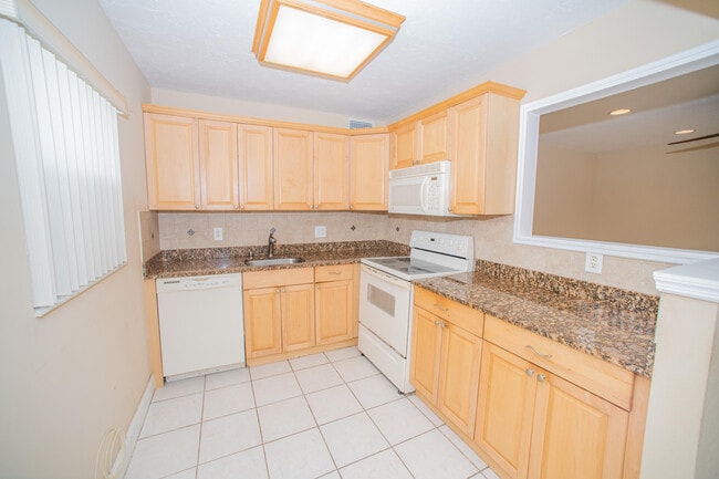 Building Photo - 101 Waterford D