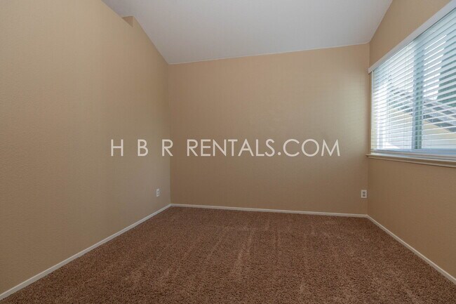 Building Photo - Charming Corner Haven: 3BR/2.5BA with Modern Upgrades in Tracy, CA