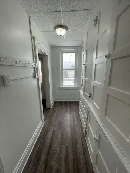 Building Photo - 136 S Spring Ave