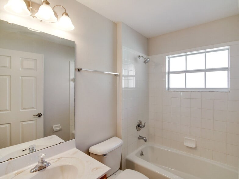 Building Photo - 4461 Treasure Cay Rd