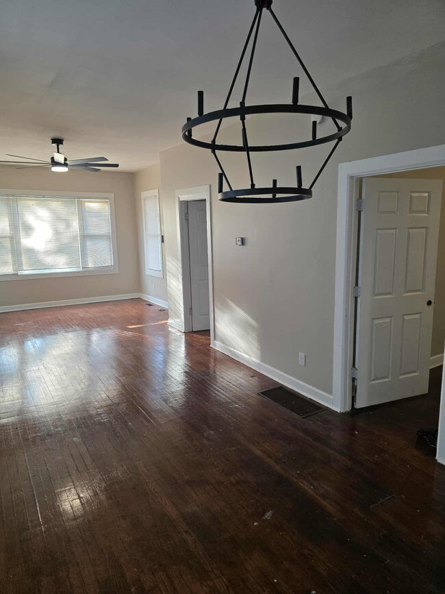 Building Photo - 7541 S Evans Ave