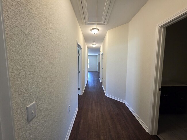Building Photo - 3/2/2-Ready for Move In