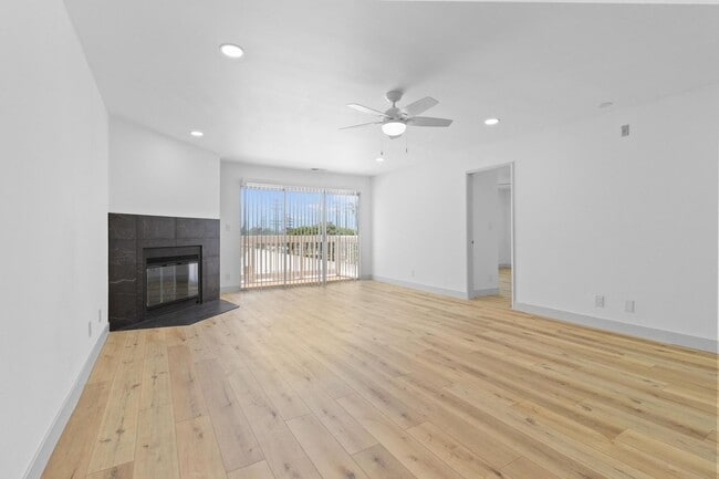 Interior Photo - 208 E Imperial Ave