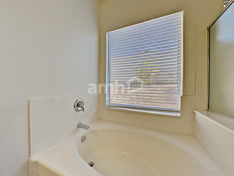 Building Photo - 42929 N Hudson Ct
