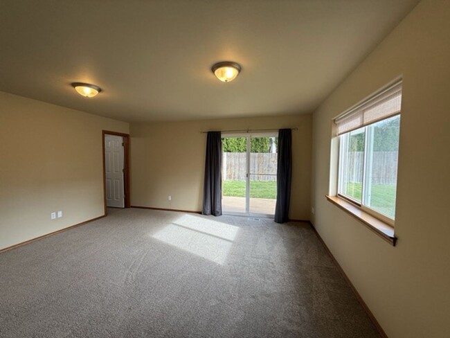 Building Photo - Spacious 5BD/3BTH Everett Home for Lease N...