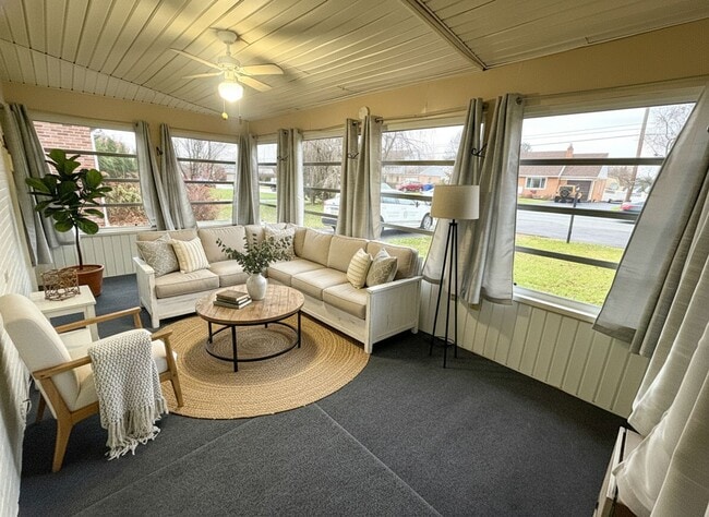 Building Photo - 3 Bedroom 2 Bathroom Cape Cod Available in York!