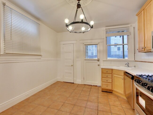 Building Photo - 617 Natoma St