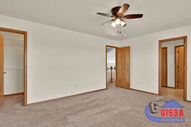 Building Photo - Beautiful home with 4 BR, 3.5 BA, 2 CAR wi...