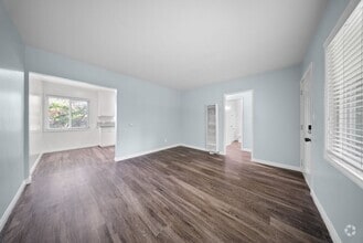 Building Photo - 1577 Pine Ave