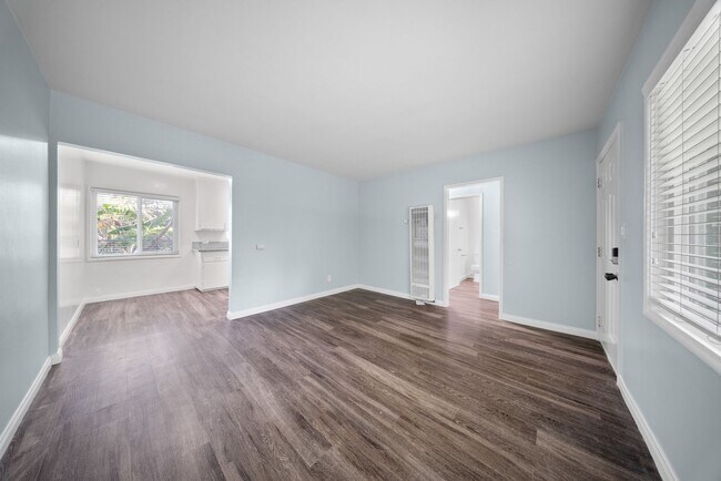Interior Photo - 1577 Pine Avenue