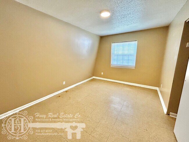 Building Photo - 206 Robin Ln