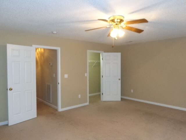 Building Photo - 7525 Saddlebrooke Dr