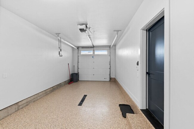 Building Photo - 85 Haverly St