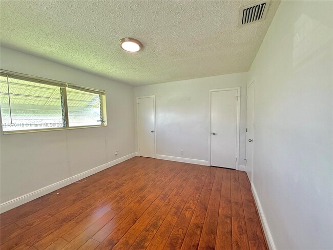 Building Photo - 6725 SW 27th Ct