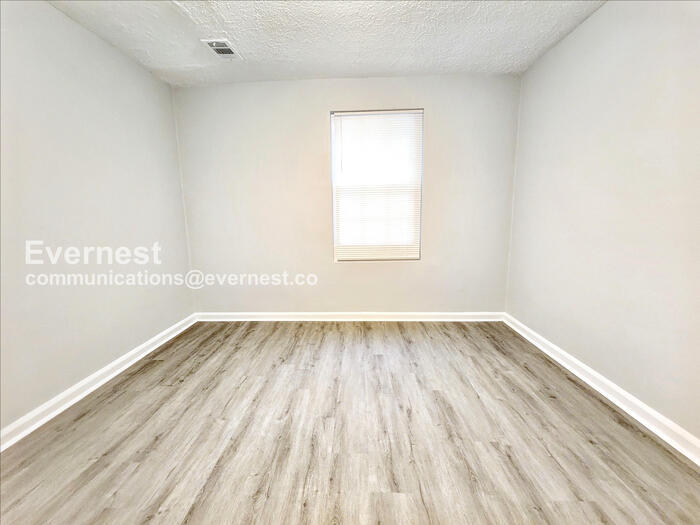 Building Photo - 2672 Northview Ave