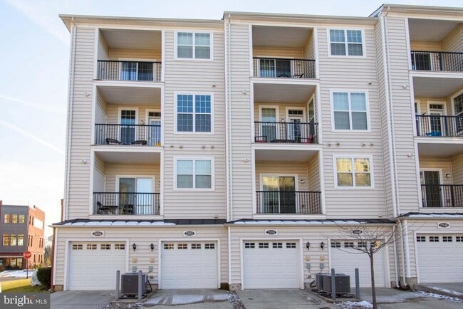 Building Photo - 23548 Hopewell Manor Terrace