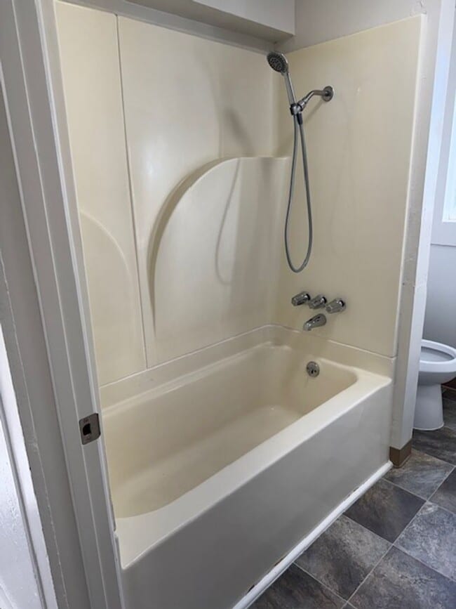 Building Photo - COZY CLASSIC HOME WITH FRESH UPDATES AND BUILT-INS