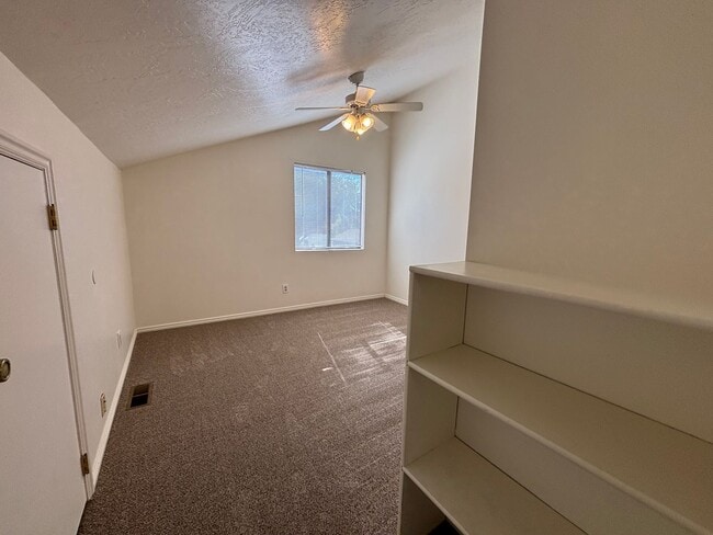 Building Photo - SPACIOUS 3 BEDROOM TOWNHOME FOR RENT IN DO...
