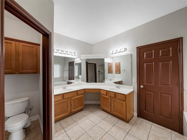 Building Photo - 9943 Red Cedar Dr