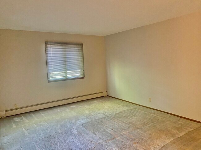 Building Photo - 10441 Greenbrier Rd
