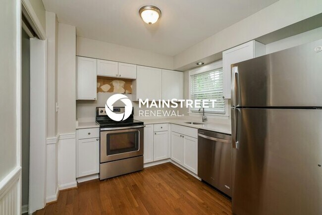 Building Photo - 4 Bedroom Pet-Friendly Home in LOUISVILLE,...