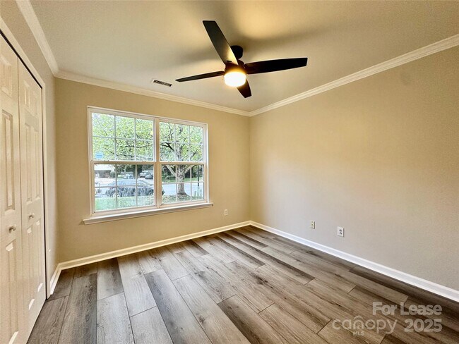 Building Photo - 1888 Lillywood Ln