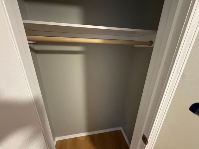Building Photo - 3 bedroom 2 bathroom updated home in Sprin...